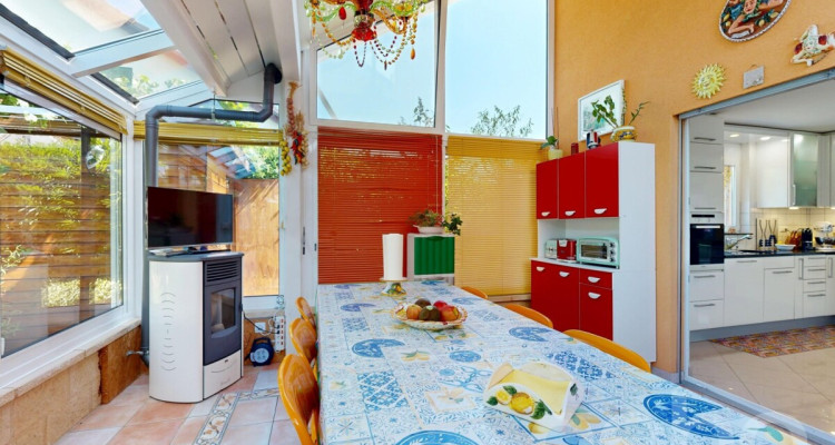Superbe maison familiale avec piscine et cuisine dété au calme image 8