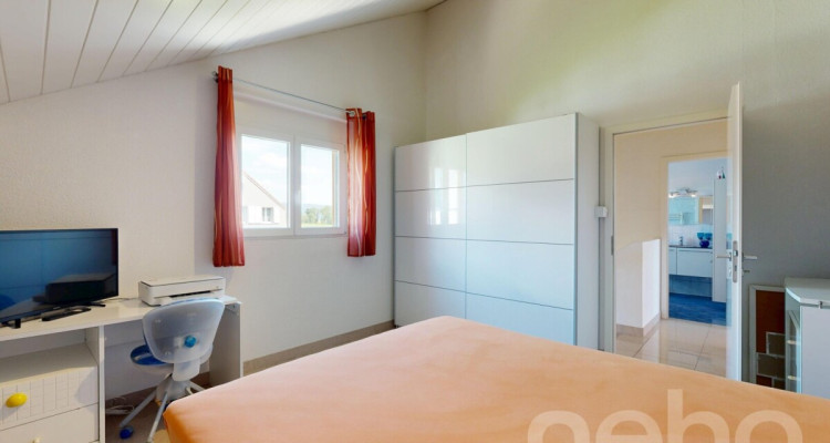 Superbe maison familiale avec piscine et cuisine dété au calme image 10