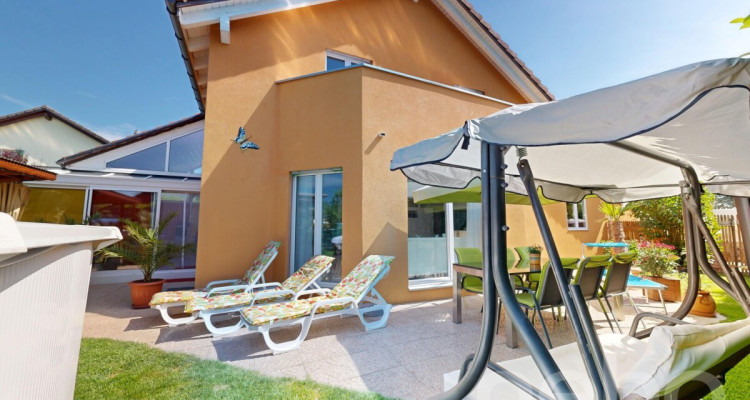 Superbe maison familiale avec piscine et cuisine dété au calme image 12