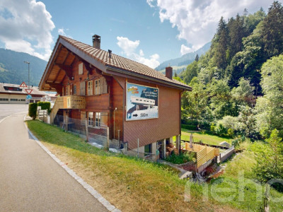 Un chalet plein de charme dans un écrin de verdure image 2