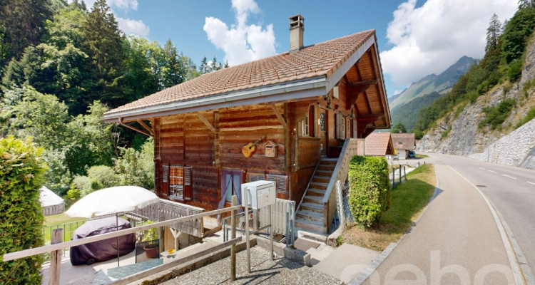 Un chalet plein de charme dans un écrin de verdure image 1