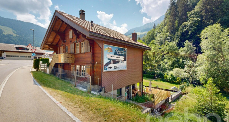 Un chalet plein de charme dans un écrin de verdure image 2