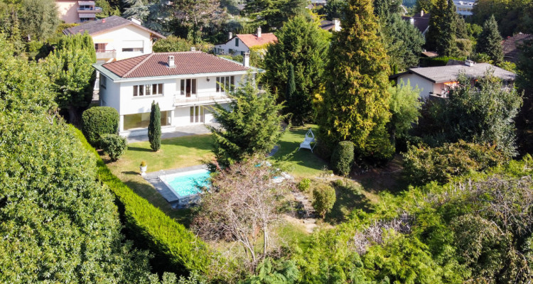 Grande villa individuelle avec piscine à Ecublens image 1