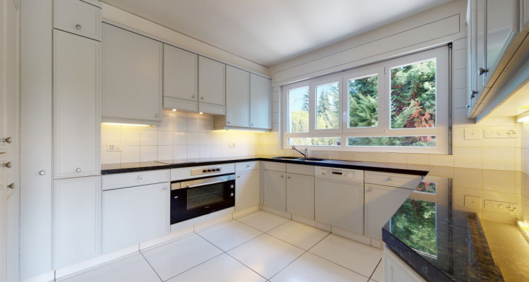 Grande villa individuelle avec piscine à Ecublens image 7