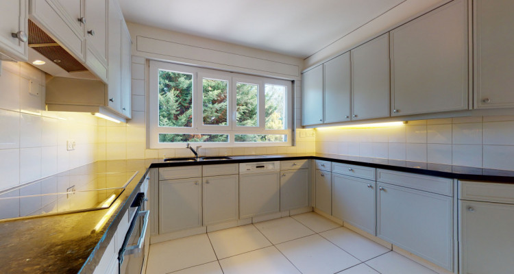 Grande villa individuelle avec piscine à Ecublens image 8