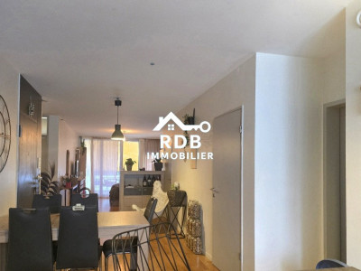 Appartement de 5 pièces au 2ème étage situé à Grand-Saconnex 1218 image 2