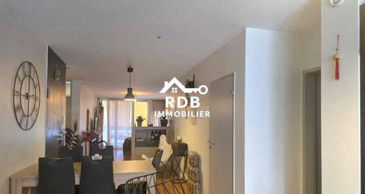 Appartement de 5 pièces au 2ème étage situé à Grand-Saconnex 1218 image 2