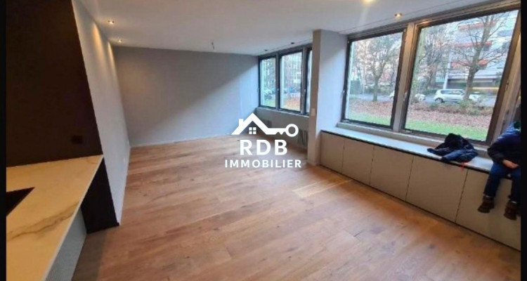 Appartement de 4,5 pièces au 1er étage situé à Genève 1208 image 2