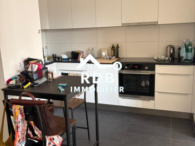 Appartement de 4 pièces au 2ème étage situé à Genève 1202 image 4