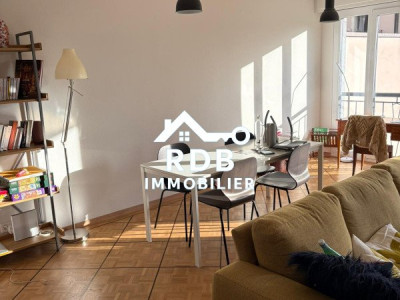 Appartement de 4 pièces au 2ème étage situé à Genève 1202 image 2