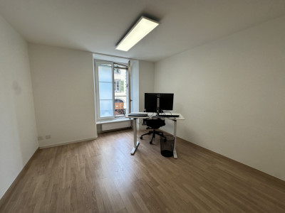 Joli bureau lumineux, bien situé  image 6