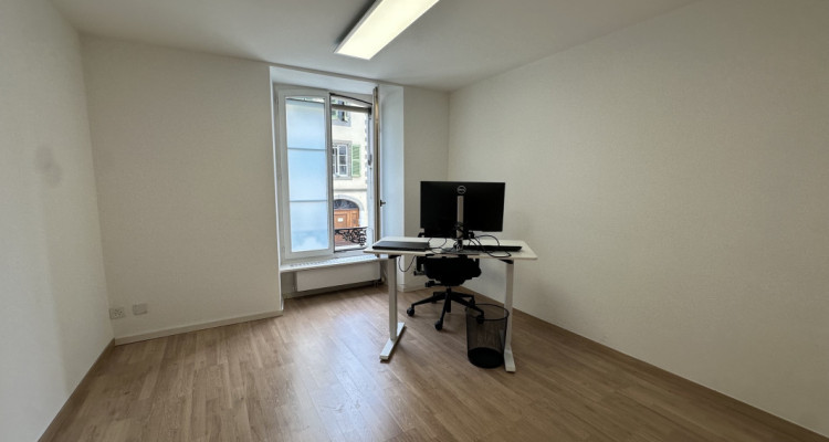Joli bureau lumineux, bien situé  image 6