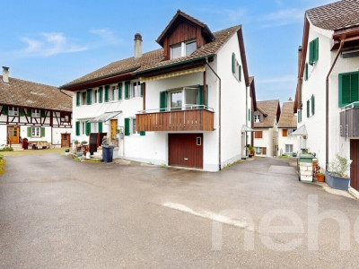 Gepflegtes 2-Familienhaus mit 835 m² Baulandparzelle image 2