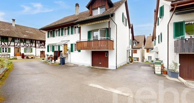 Gepflegtes 2-Familienhaus mit 835 m² Baulandparzelle image 2