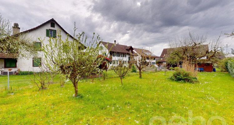 Gepflegtes 2-Familienhaus mit 835 m² Baulandparzelle image 3