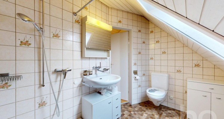 Gepflegtes 2-Familienhaus mit 835 m² Baulandparzelle image 10