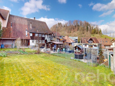 Charmante und grosszügige 3.5-Zimmer Wohnung mit privatem Garten! image 1