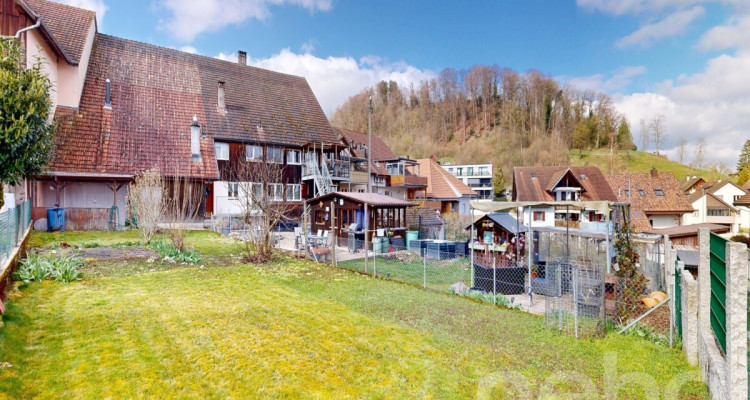 Charmante und grosszügige 3.5-Zimmer Wohnung mit privatem Garten! image 1