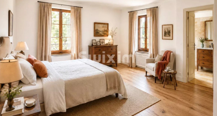 In a beautiful residence with a garden, a fully renovated apartment with its magnificent master suite image 3