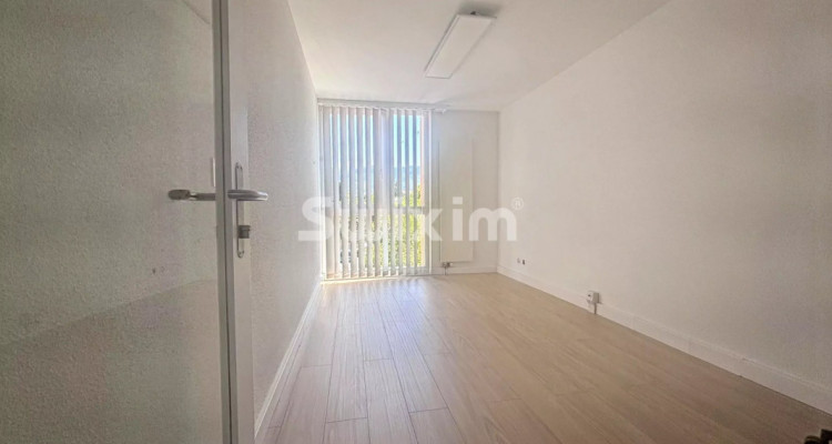 Bright 62 m² Office Space in Plan-les-Ouates image 3