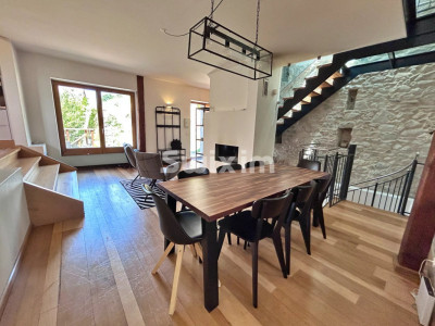 Exclusivité ! Vivez le charme du lac, Superbe triplex dans une bâtisse historique ! image 3
