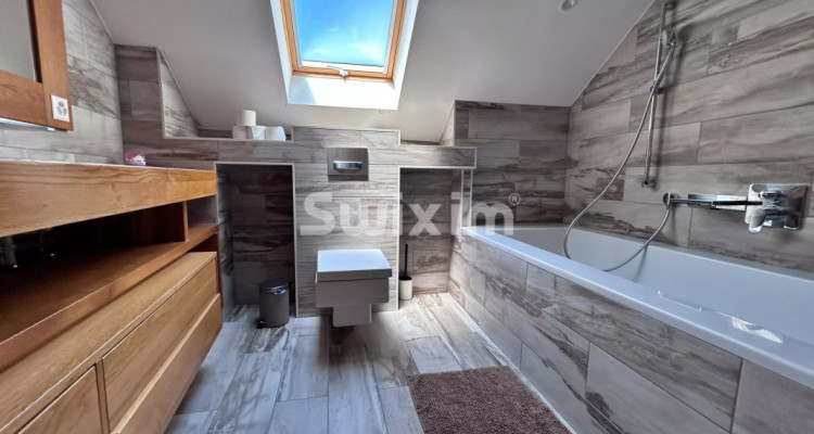 Exclusivité ! Vivez le charme du lac, Superbe triplex dans une bâtisse historique ! image 8