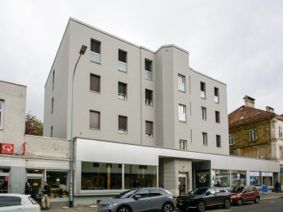 Immeuble mixte avec un rendement de 6,02 % au centre de La Chaux-de-Fonds image 1