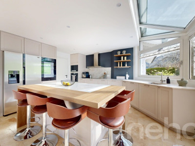 Entre nature et élégance : superbe villa avec piscine intérieure! image 4
