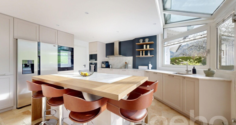 Entre nature et élégance : superbe villa avec piscine intérieure! image 4