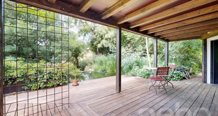 Modernes Wohnen im Grünen: 6.5 Zimmer Haus mit Schwimmteich image 1