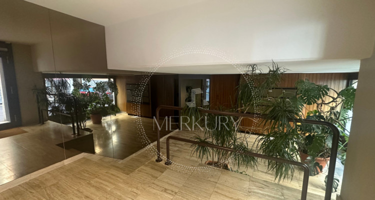 Un charmant appartement de 4,5 pièces situé dans la région des Eaux Vives  image 1