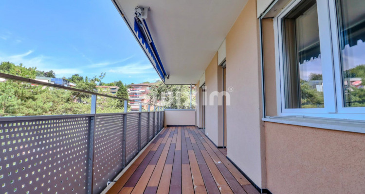 Luxe épuré avec vue sur le lac ! Appartement 3.5 pièces neuf avec balcon ! image 8