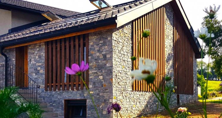 MAISON DE CHARME ÉCOLOGIQUE NEUVE AVEC JARDIN, PARKINGS ET BELLE VUE image 1