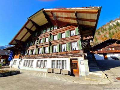 RUSTIKALES SIMMERTALER HOTEL, +SWIMMINGPOOL, +7 CARPORTS! image 1