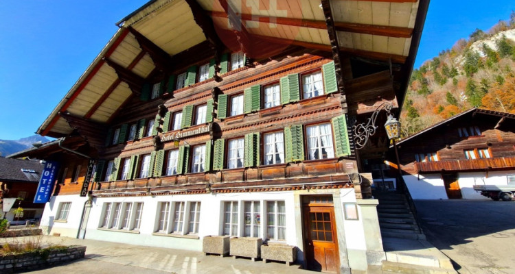 RUSTIKALES SIMMERTALER HOTEL, +SWIMMINGPOOL, +7 CARPORTS! image 1
