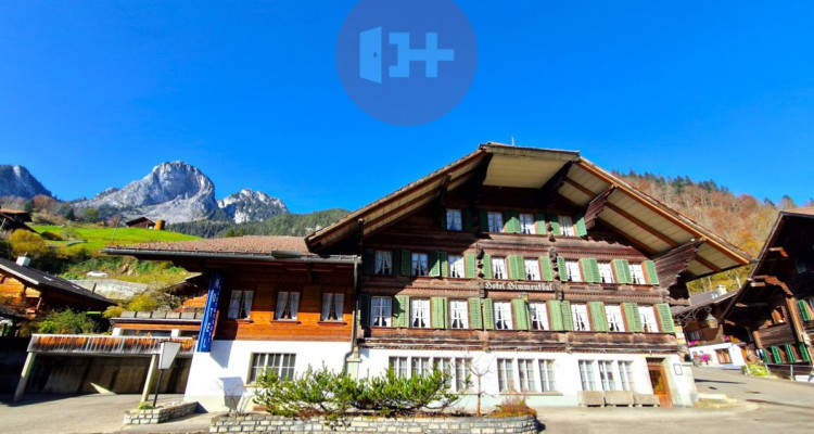 RUSTIKALES SIMMERTALER HOTEL, +SWIMMINGPOOL, +7 CARPORTS! image 2