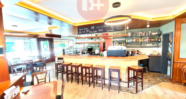 GROSSZÜGIGES RESTAURANT / BAR, ZENTRAL GELEGEN image 1