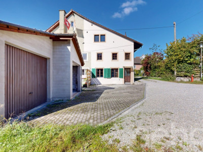 Charmantes 3.5-Zimmer-Haus mit separatem Garten image 1