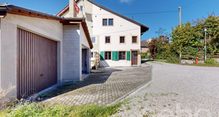 Charmantes 3.5-Zimmer-Haus mit separatem Garten image 1