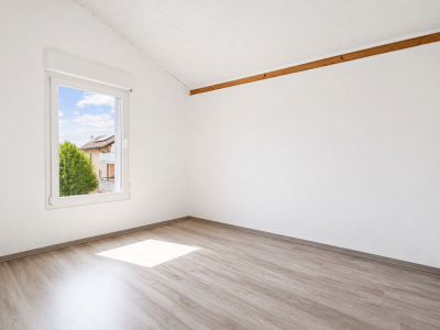Charmant appartement de 4,5 pièces sous les combles à Ursy image 3