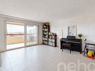 Gepflegte 3.5 Zimmer Wohnung mit Cheminée und Balkon image 2