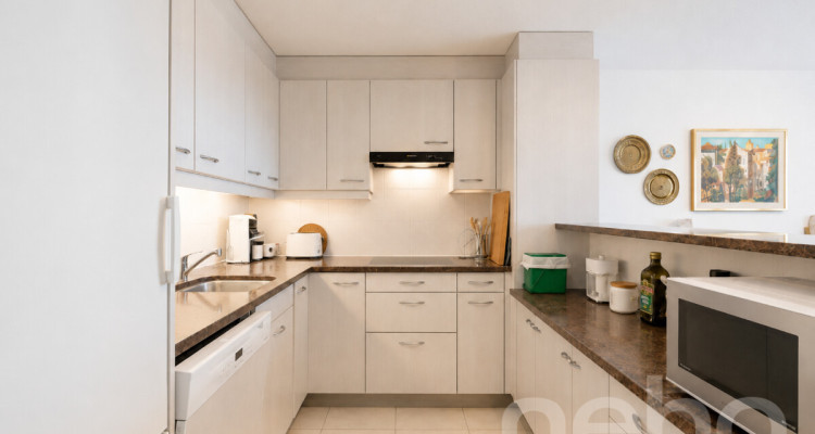 Gepflegte 3.5 Zimmer Wohnung mit Cheminée und Balkon image 3