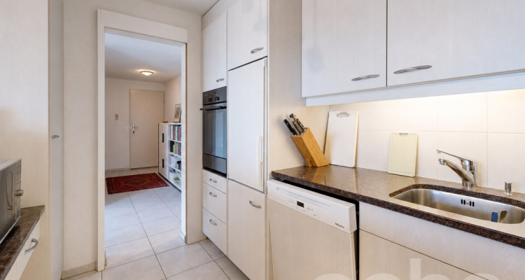 Gepflegte 3.5 Zimmer Wohnung mit Cheminée und Balkon image 4