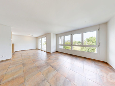Grosse und helle Wohnung mit Weitsicht in Ipsach image 2