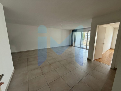 Appartement de 5,5 pièces au 3ème étage situé à Thônex 1226  image 1