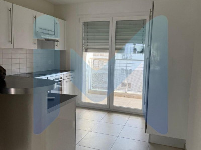 Appartement de 5,5 pièces au 3ème étage situé à Thônex 1226  image 3