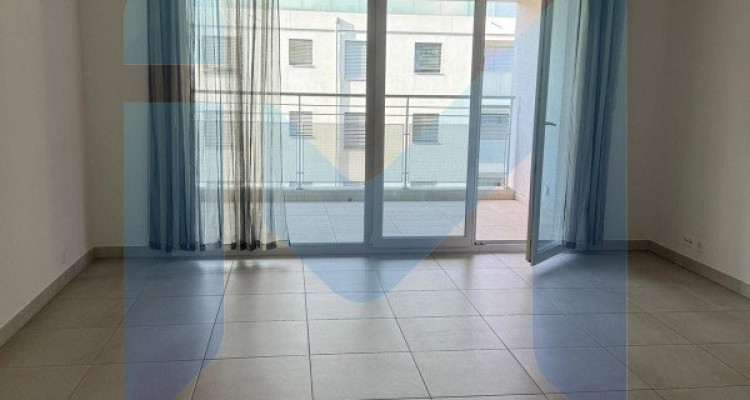 Appartement de 5,5 pièces au 3ème étage situé à Thônex 1226  image 2