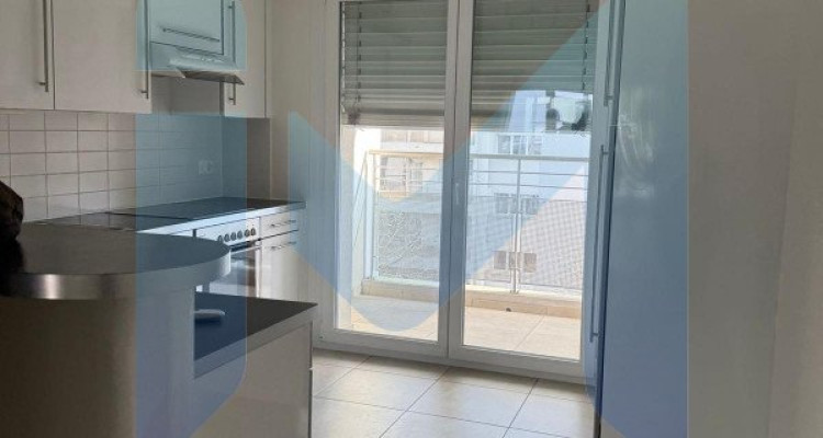 Appartement de 5,5 pièces au 3ème étage situé à Thônex 1226  image 3