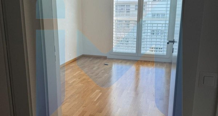Appartement de 5,5 pièces au 3ème étage situé à Thônex 1226  image 5