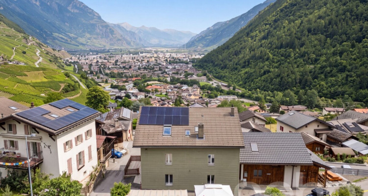 Martigny-Combe : Grande maison villageoise de 2 appartements avec vue image 1